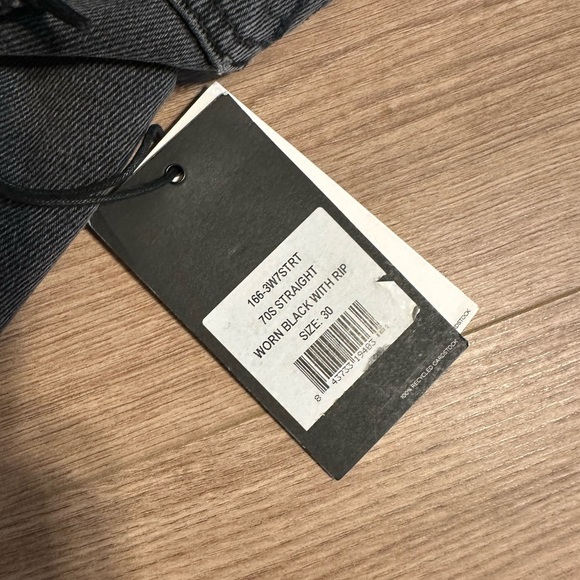 NWT Re/Done 70’s Straight Worn Black With Rip Jeans Size 30 - Picture 6 of 9